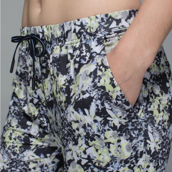 Lululemon Jet Crop *Luxtreme (Slim) - Picture 5 of 5